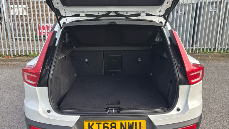 Volvo Xc40 2.0 T4 R DESIGN 5dr AWD Geartronic Petrol Estate